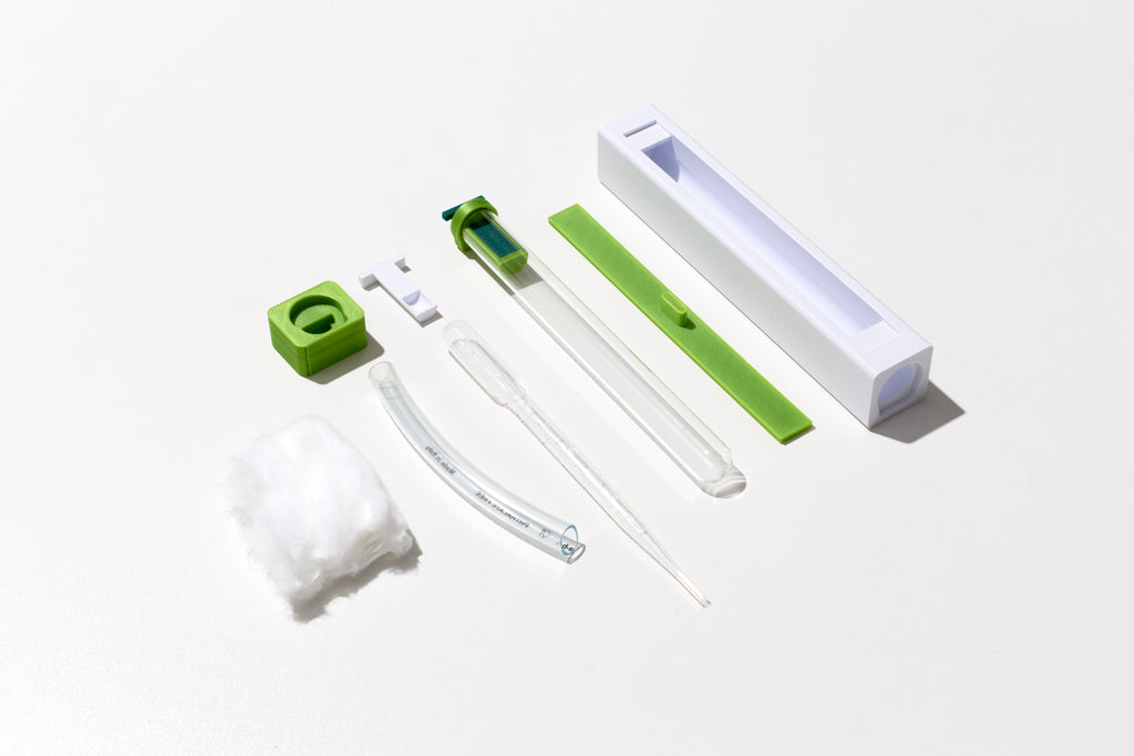 Contenu du Kit Start'Ant : feeder, tube, tuyau, outil de transfert et pipette