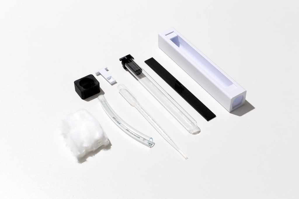 Contenu du Kit Start'Ant : feeder, tube, tuyau, outil de transfert et pipette